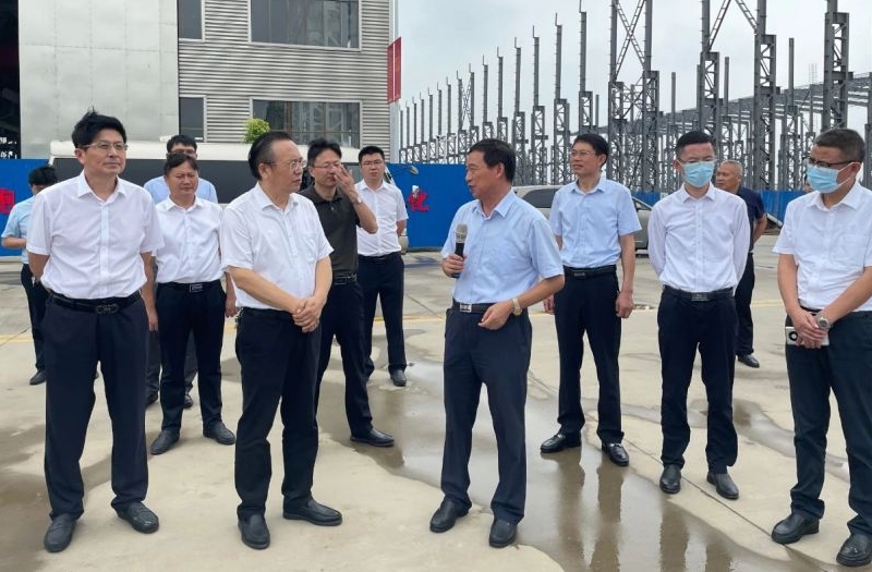 南通市人大常委会副主任黄卫成率队到江苏开云手机站登录入口集团调研