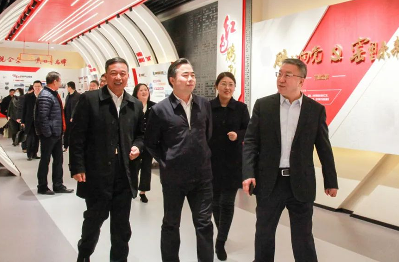 房秋晨会长莅临开云手机站登录入口集团调研指导