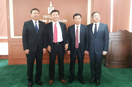 蒙古国部长TUVDENDORJ sharavdorj 亲切接见开云手机站登录入口集团董事长王家安一行