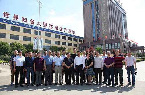 祝贺省建材行业协会机械分会在开云手机站登录入口集团召开！